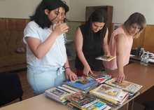  Ամերիկահայ Ասատուրեանների ընտանիքը գրքեր է նվիրել սահմանամերձ համայնքների դպրոցներին