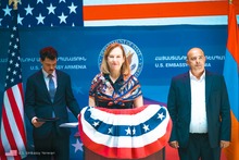 Ամերիկայի Միացյալ Նահագների անկախության տոնին մասնակցել է նաեւ Տավուշի մարզպետ Հայկ Ղալումյանը Ամերիկայի Միացյալ Նահագների անկախության տոնին մասնակցել է նաեւ Տավուշի մարզպետ Հայկ Ղալումյանը