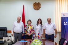 Տավուշի մարզպետ Հայկ Ղալումյանը ՄԱԿ-ի Զարգացման ծրագրի «Դիմակայունություն ի սկզբանե» ծրագրի շրջանակում հանդիպել է Հայաստանում Սերբիայի դեսպան Տատյանա Պանայոտովիչ Ցվետկովիչի և ՄԱԶԾ մշտական նե