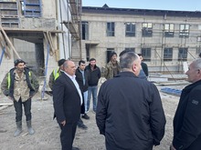 Տավուշի մարզպետ Հայկ Ղալումյանը Լուսաձորի նոր կառուցվող դպրոցի շինհրապարակում էր